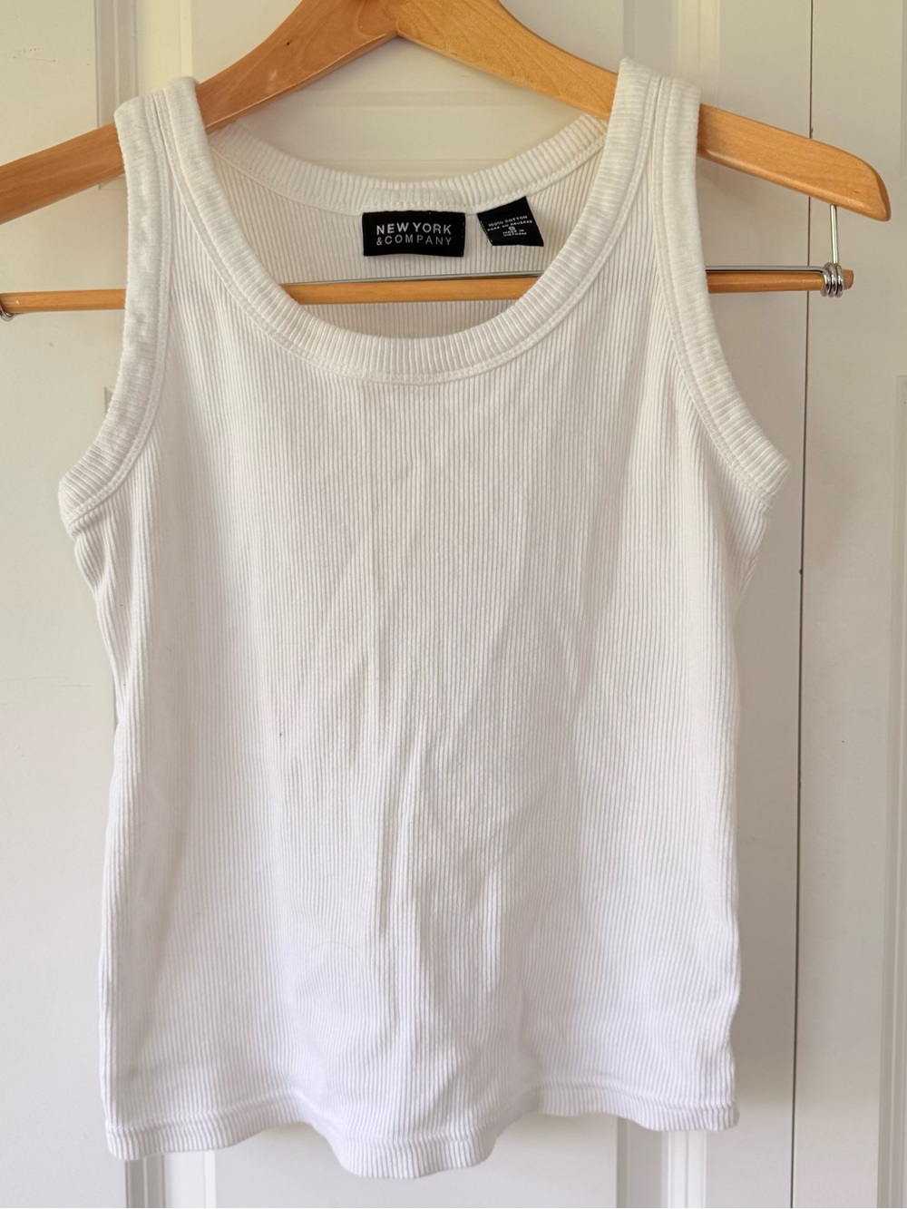 New York & Company White Ribbed Scoop Neck Tank